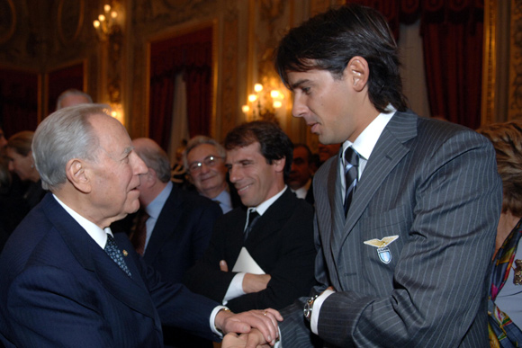 Quirinale 25 novembre 2005 - Pres. Ciampi con Inzaghi (dal sito carloazegliociampi.it)